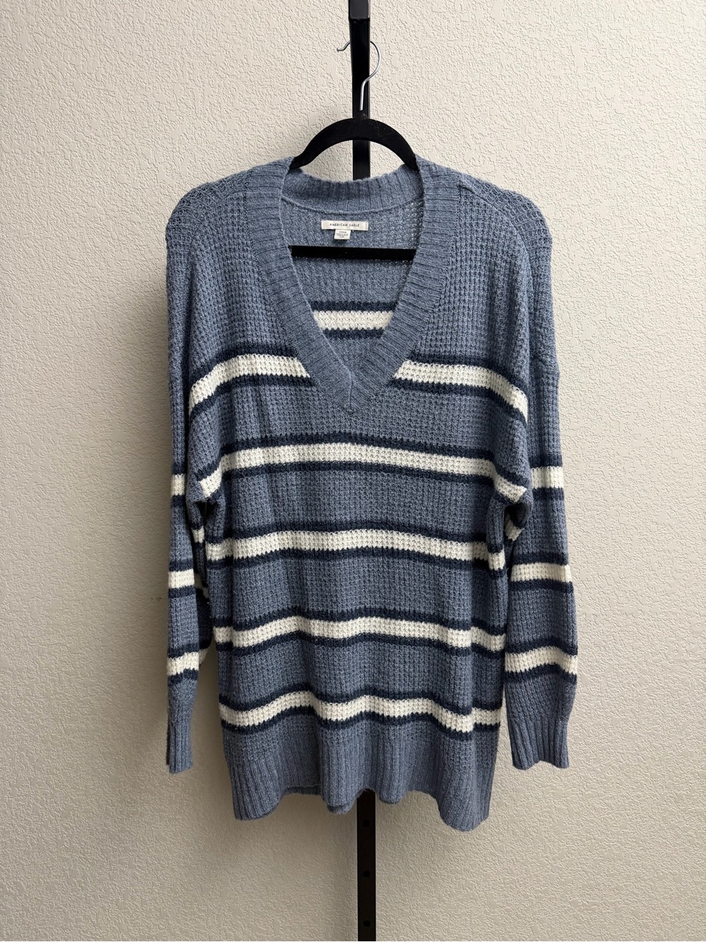 American Eagle Women’s Overiszed Blue Striped V-Neck Striped Sweater
